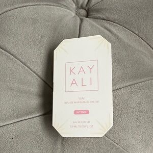 Yum Boujee Marshmallow Intense Eau de Parfum - White & Pink